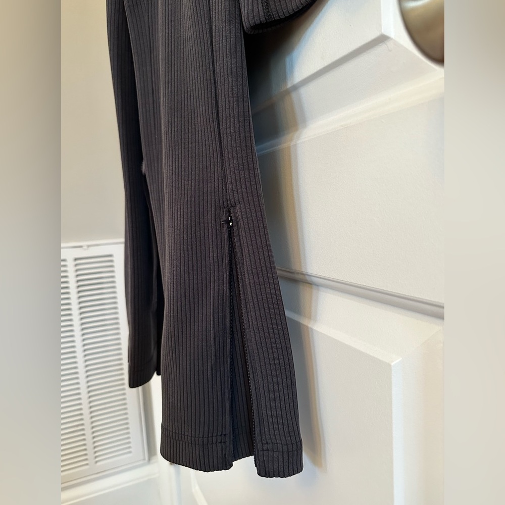 Lululemon Soft Stream, Pants And Matching Jacket. - image 6